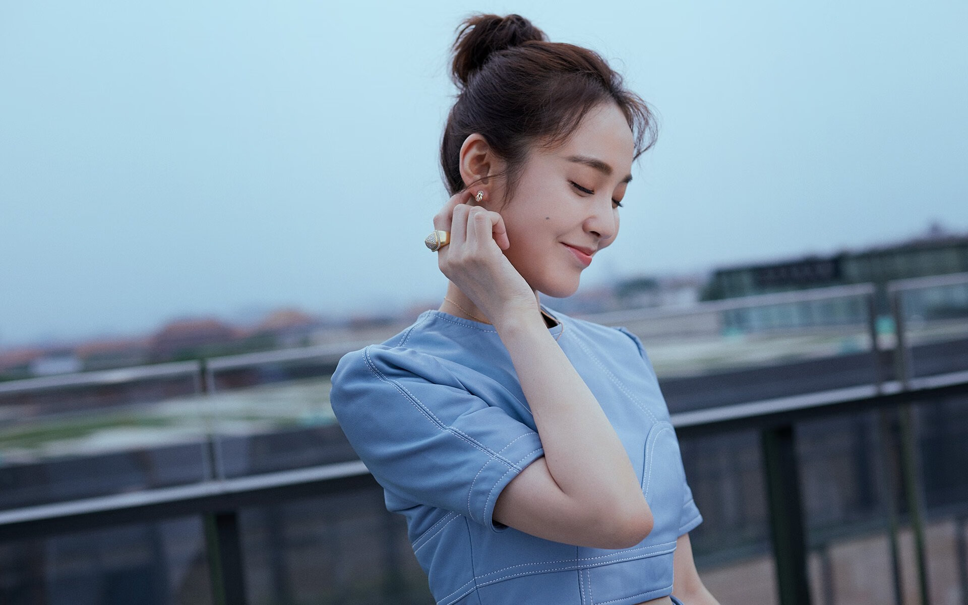 北方寒潮中的热火对决，赖斯一锤定音，多特蒙德险胜芬兰劲旅