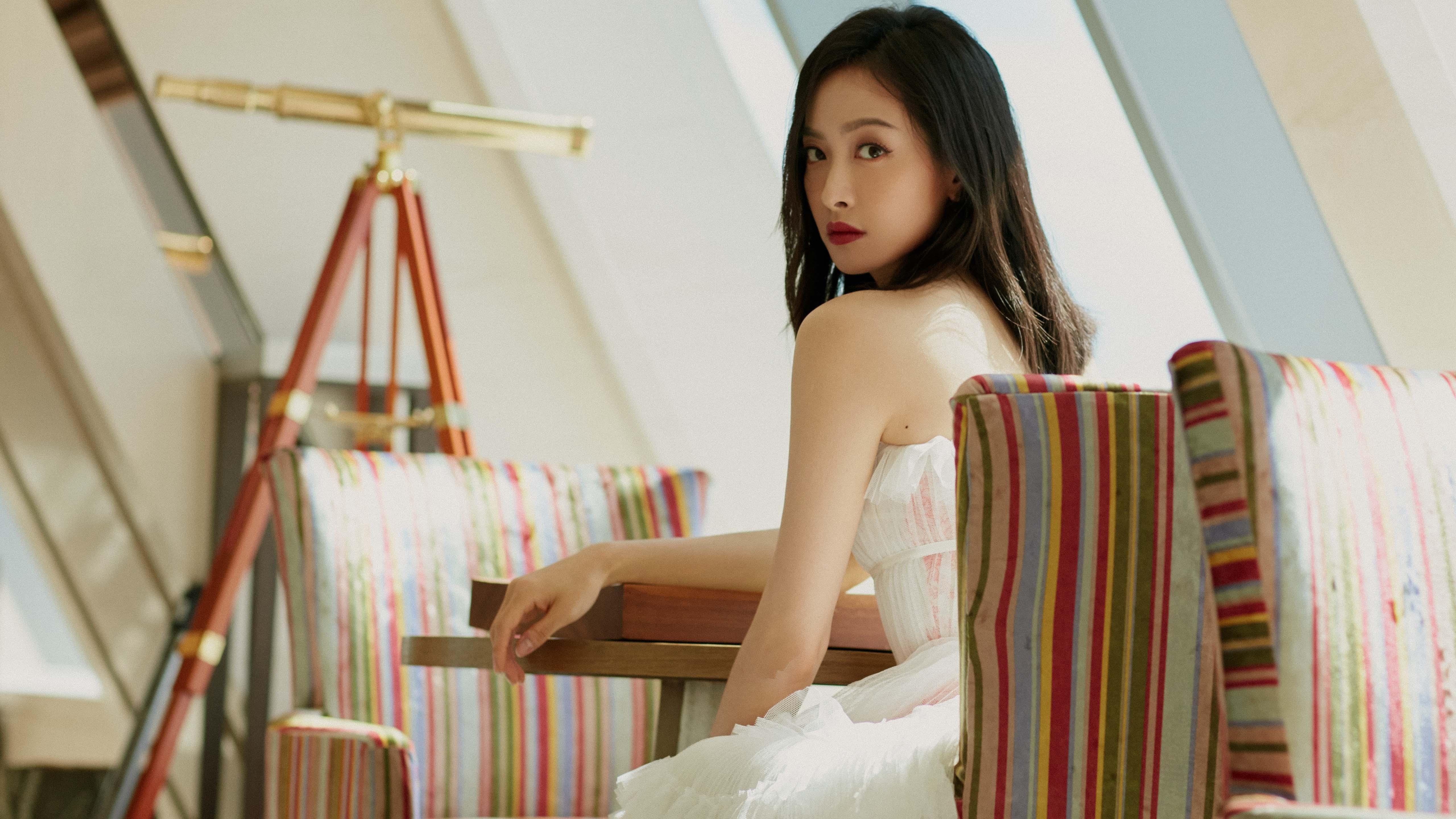 平行宇宙的锋线？解析巴西速胜巴拉圭，莱万如何成为关键先生的离奇剧本